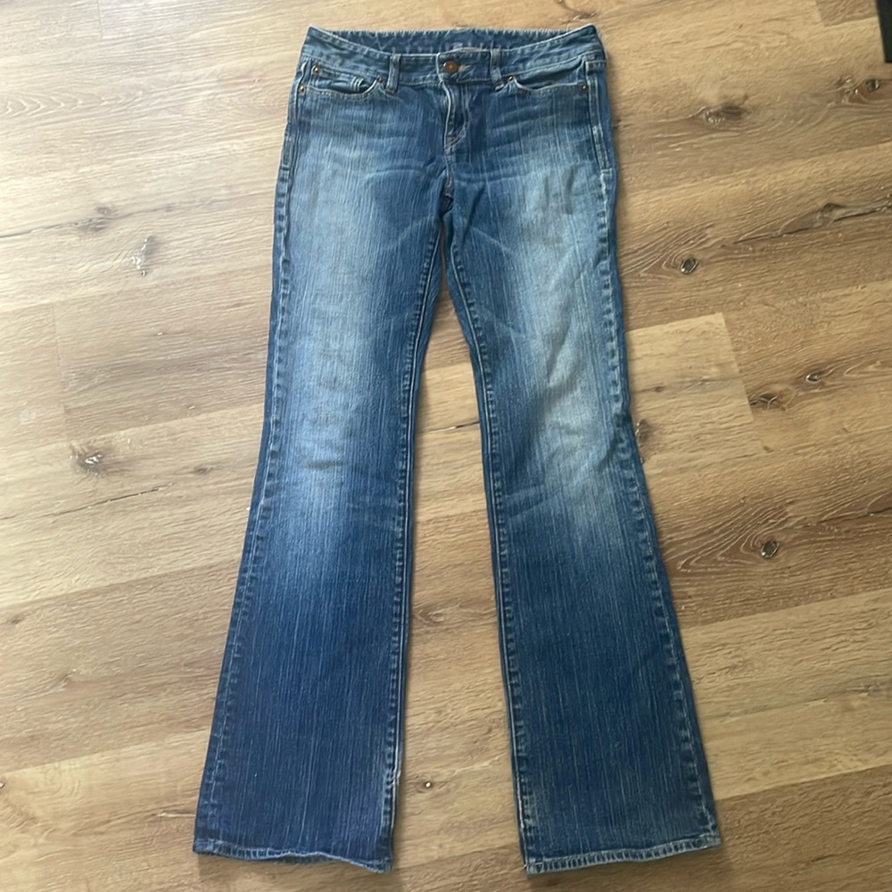 Express Womens jeans. Tag is 6L. In Vintage shape. Denim material.